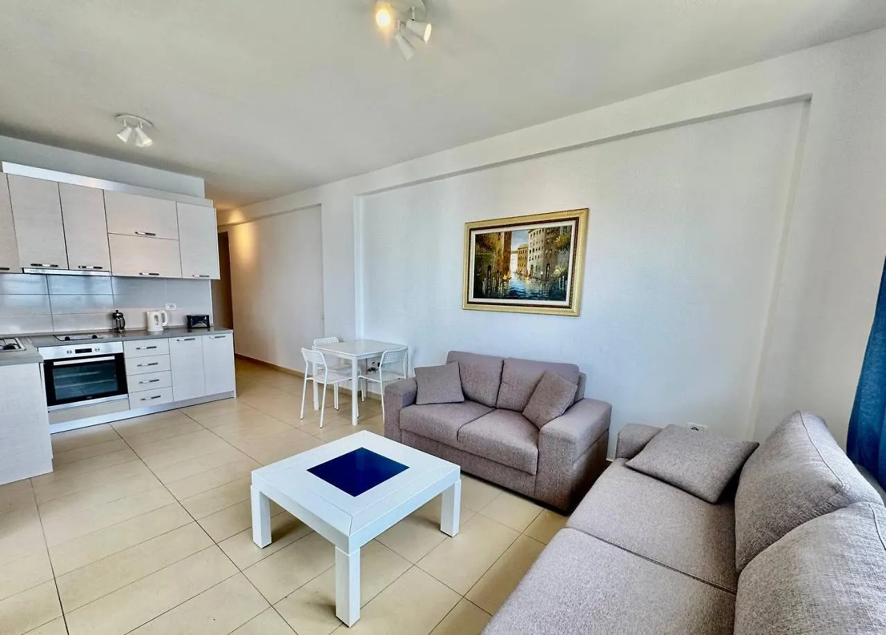 White Sea View Residence Sarandë Appartamento
