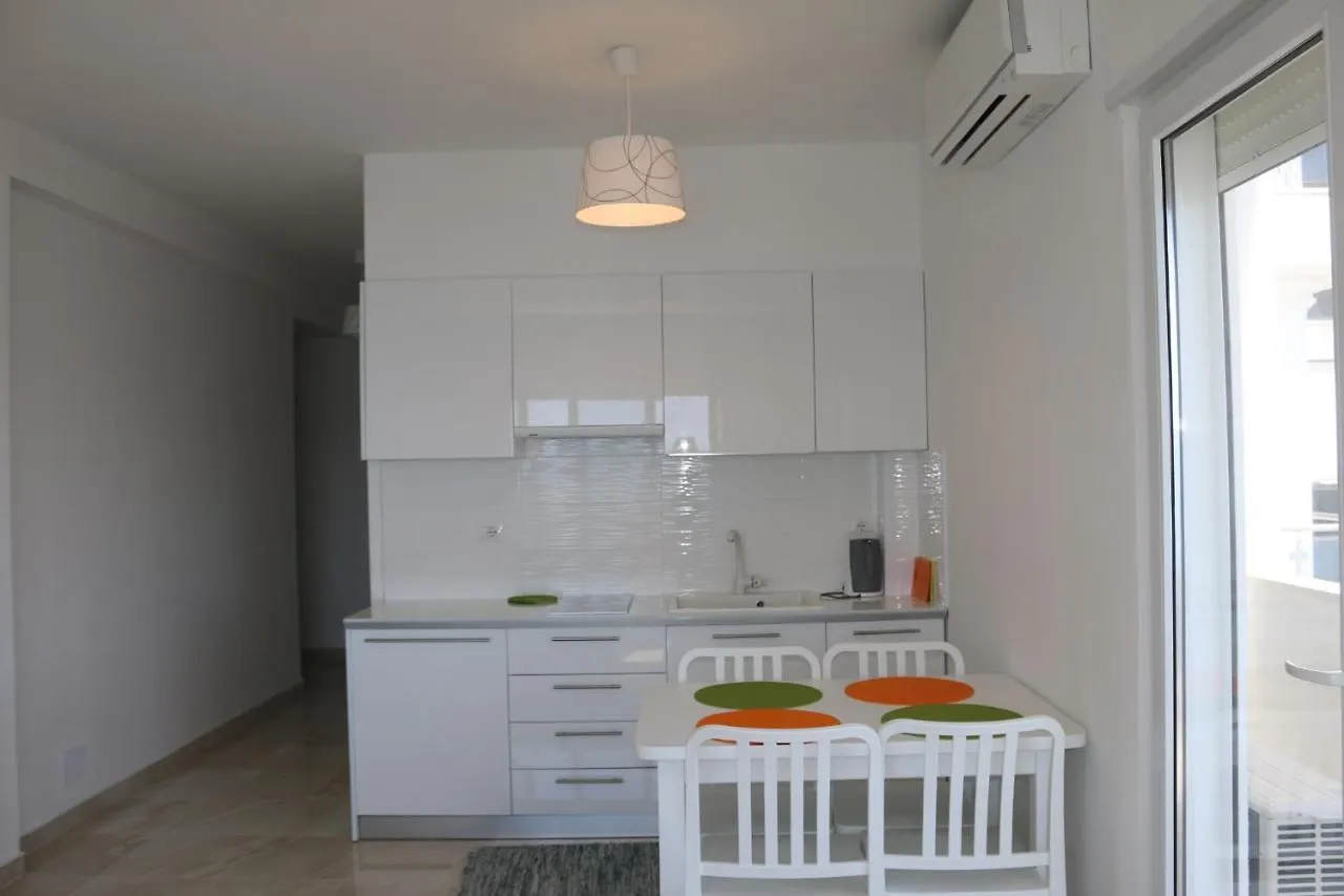 White Sea View Residence ساراندا