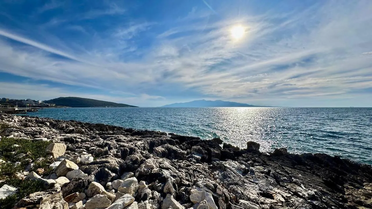 White Sea View Residence ساراندا شقة