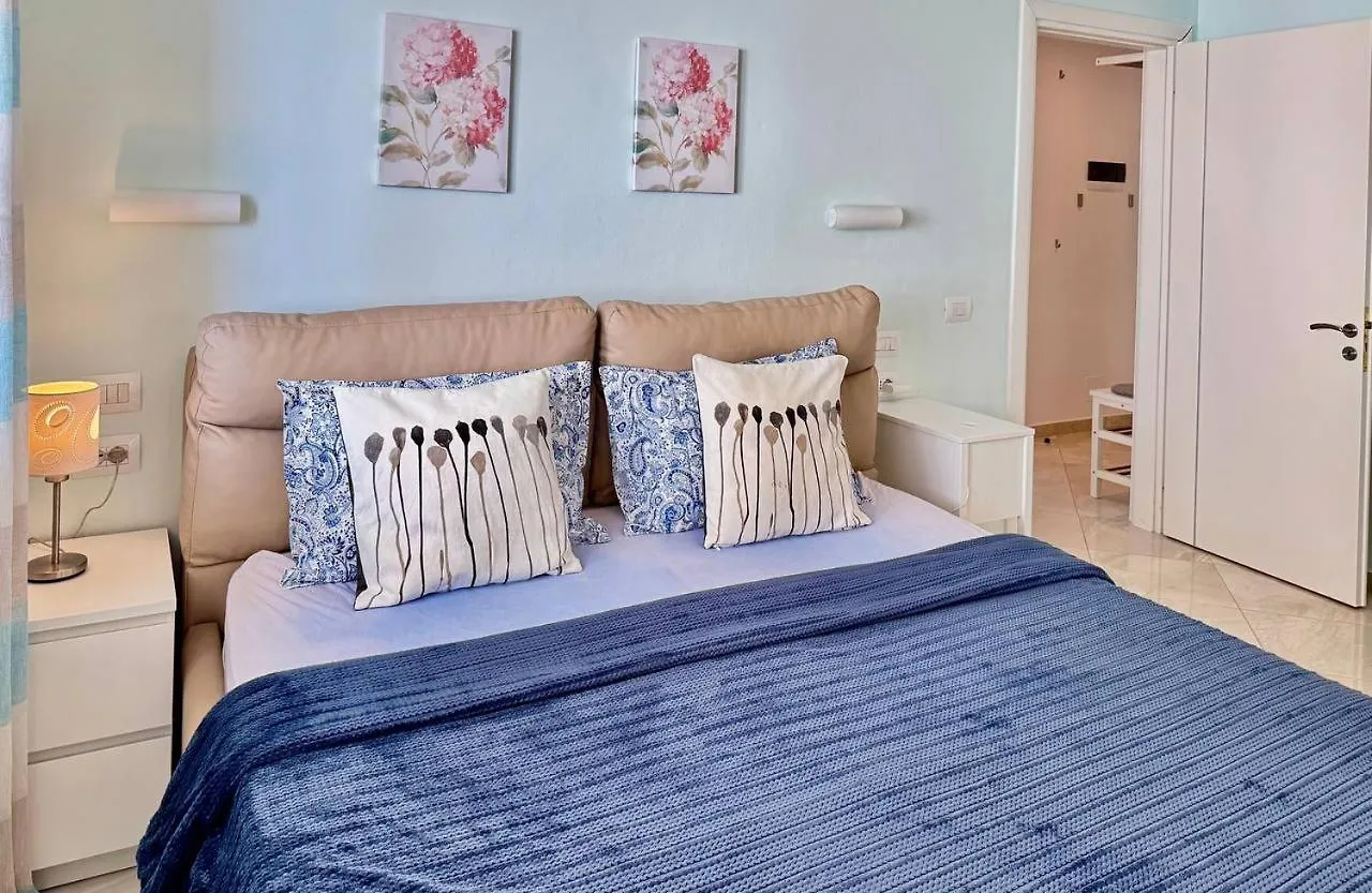 White Sea View Residence ساراندا شقة
