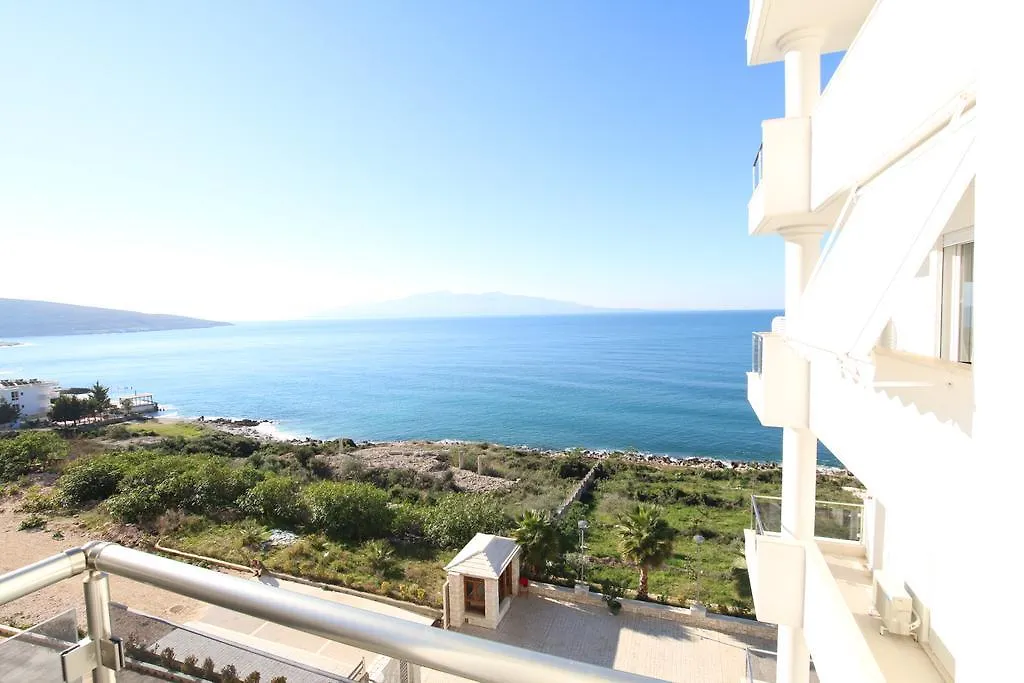 White Sea View Residence ساراندا شقة